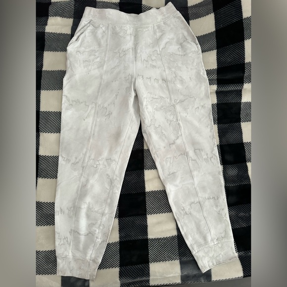 Lululemon LA Pullover & Jogger Set - Picture 9 of 12